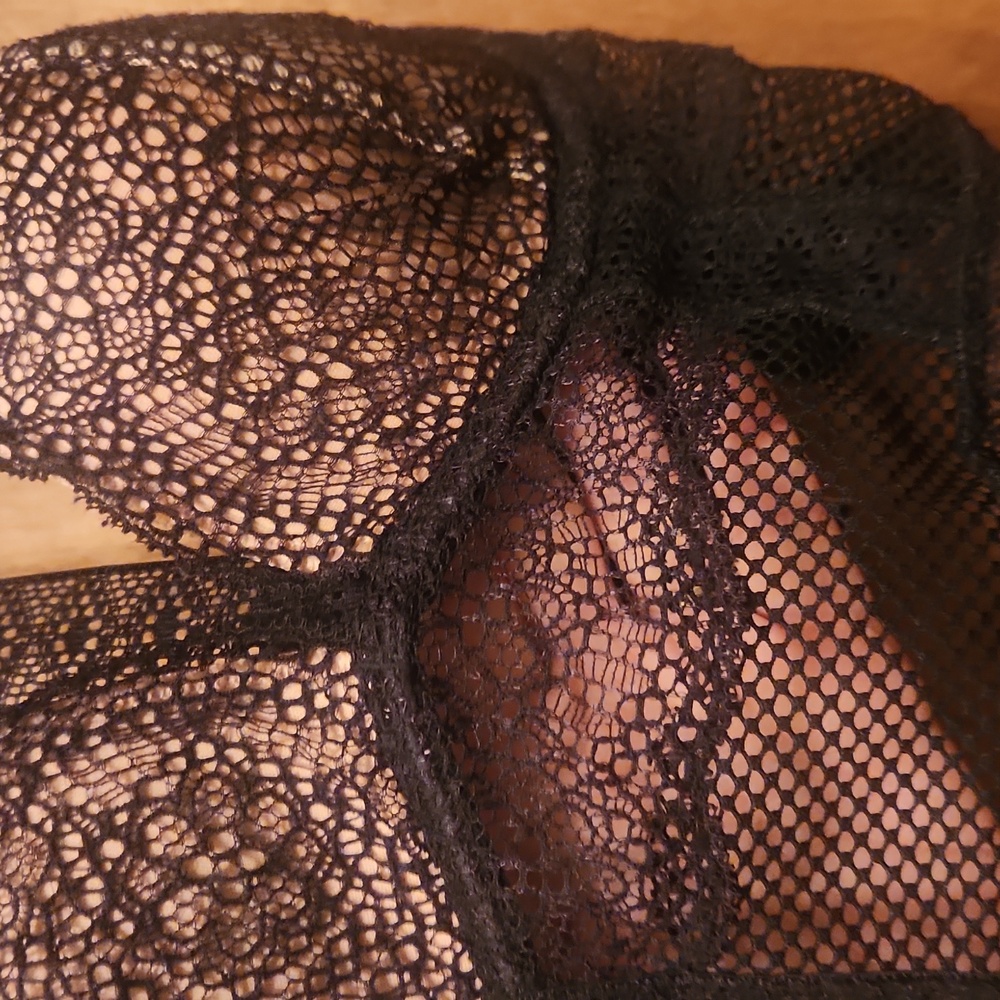 Victoria's Secret Black Lace Strappy Bra 34C NWOT - Picture 2 of 10